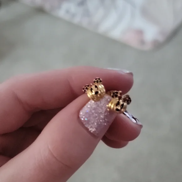 Elegant Gold Mouse Icon Stud Earrings - Picture 2 of 3